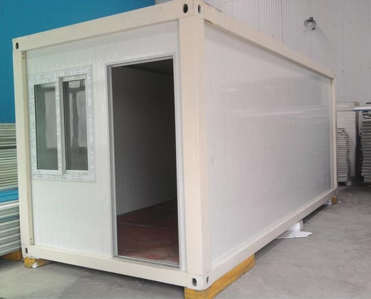 Sandwich assembled container house